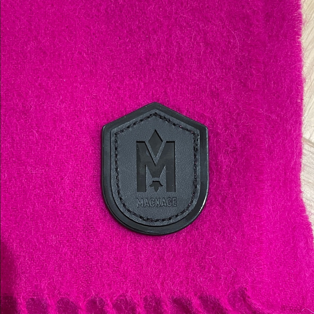 NWT Mackage LUKI Scarf Color Berry - Picture 4 of 13